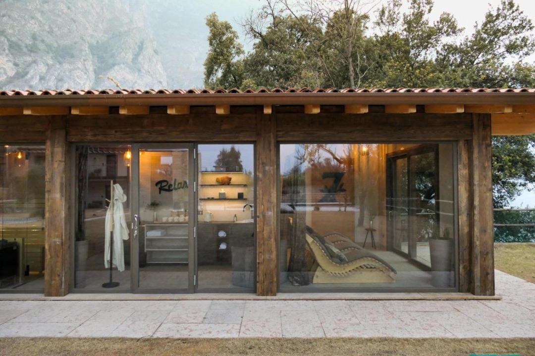 Sibenbras Natural Aparthotel リモーネ・スル・ガルダ エクステリア 写真