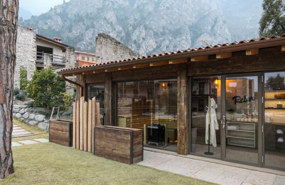 Sibenbras Natural Aparthotel リモーネ・スル・ガルダ エクステリア 写真